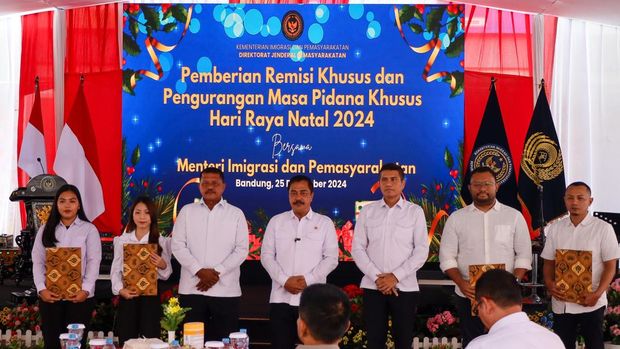 Menteri Imipas Agus Andrianto mengunjungi Lapas Perempuan Bandung untuk memberikan Remisi Natal kepada warga binaan, Rabu (25/12/2024).