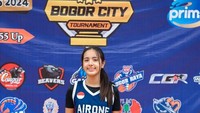 Gaya Mikhayla Zalindra Bakrie, anak pertama Nia Ramadhani dan Ardi Bakrie tanding basket. Foto: instagram Nia Ramadhani