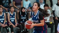 Dengan rambut panjang yang diikat, kakak yang punya dua adik ini terlihat tetap cantik. Foto: instagram Nia Ramadhani