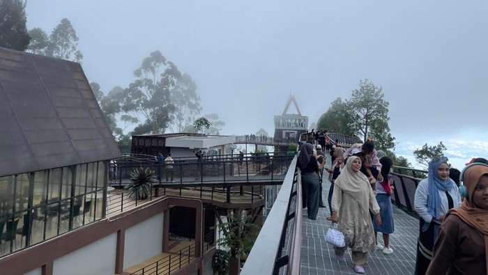 Panorama di Menara Pandang Tele, Samosir. (Nanda Marbun/detikSumut)