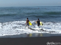 Pantai Drajid, Surga Baru Peselancar di Lumajang