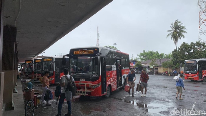 Pantauan bus Trans Metro Dewata di Terminal Ubung, Denpasar, Kamis (26/12/2024). (Rizky Setyo)