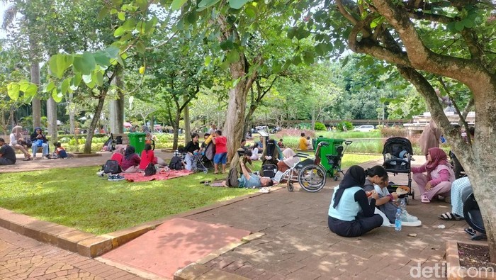Pengunjung Ragunan