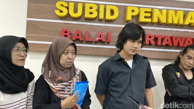 Peserta lomba tari Semarang ngadu ke Polda Jateng, Kamis (26/12/2024).