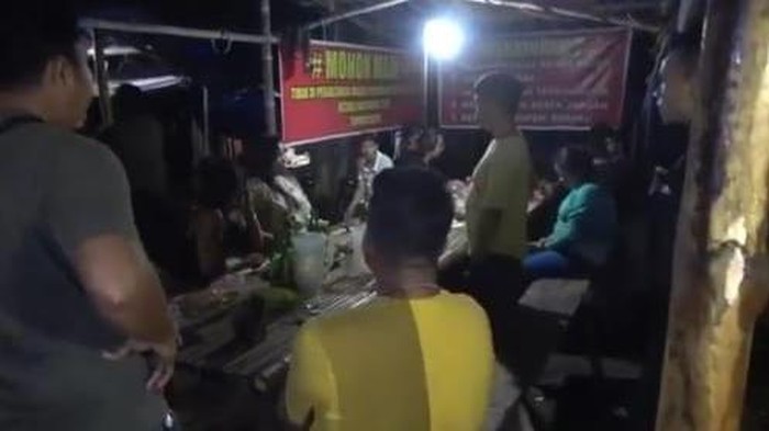 Polisi razia warung miras di tengah hutan Maros.