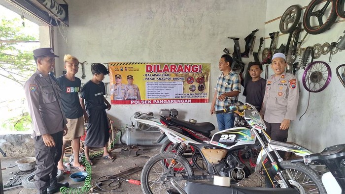 Polres Sampang sosialisasi larangan pemasangan knalpot brong jelang perayaan Tahun Baru 2025