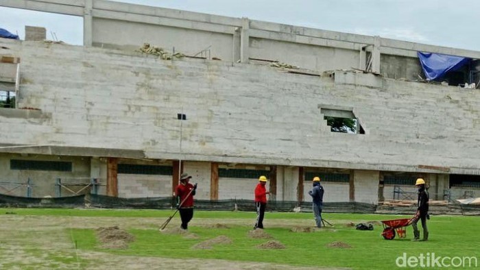 Progres pengerjaan renovasi Stadion BJ Habibie di Kota Parepare.