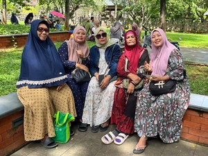 Serunya Ibu-ibu dari Pasuruan ke TMII: Liburan Sama Bestie-bestie