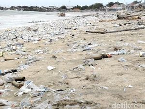 Kala Sampah Banjiri Pesisir Bali Tiap Akhir Tahun
