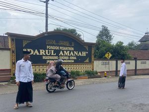 Saat Para Santri Beraksi Bantu Kelancaran Lalu Lintas di Libur Nataru