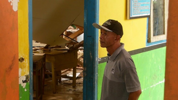 Sekolah di Lumajang ambruk