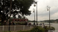 Situ Ciburuy yang dibangun pada tahun 1925 pada zaman Hindia Belanda, menjadi salah satu peninggalan bersejarah yang menyiratkan kejayaan masa lalu di Pulau Jawa. Suasananya saat ini semakin nyaman apalagi dengan dermaga yang biasa digunakan warga untuk berswafoto.