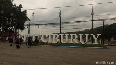 Liburan Murmer Naik Perahu di Situ Ciburuy