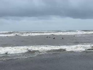 3 Wisatawan Asal Kediri Terseret Ombak di Pantai Parangtritis