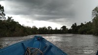Mendung kian menebal di atas sungai Rungan