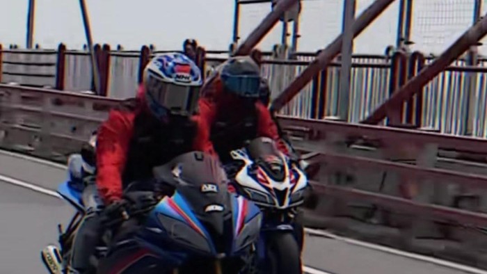 Viral klub motor sport melintas di jalur mobi Jembatan Suramadu