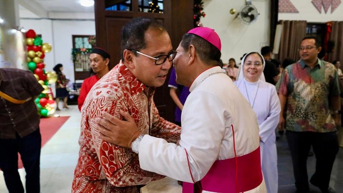 Wali Kota Makassar Moh Ramdhan Danny Pomanto hadir dalam acara Open House Natal 2024 oleh Keuskupan Agung Makassar.