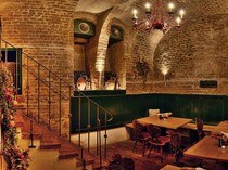 5 Resto Paling Legendaris di Dunia Ini Ada yang Berusia 435 Tahun!