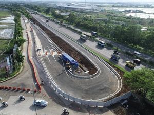 Macet GBLA Menggila, DPRD Jabar Minta Akses Tol KM 151 Dibuka