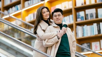 Asty Ananta Rela Kepentok Meja demi Konten Bareng Suami