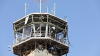 Target tersebut termasuk infrastruktur militer di bandara dan pembangkit listrik di Sanaa dan Hodeida, serta fasilitas lainnya di pelabuhan Hodeida, Salif, dan Ras Kanatib, menurut pernyataan Israel. (REUTERS/Khaled Abdullah)  