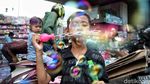 Berburu Mainan di Pasar Asemka Saat Libur Nataru