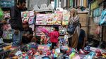 Berburu Mainan di Pasar Asemka Saat Libur Nataru