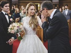 Bikin Haru, Kumpulan Momen Ayah Melihat Putrinya Berbaju Pengantin