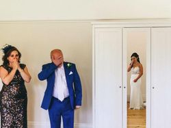 Bikin Haru, Kumpulan Momen Ayah Melihat Putrinya Berbaju Pengantin