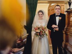 Bikin Haru, Kumpulan Momen Ayah Melihat Putrinya Berbaju Pengantin