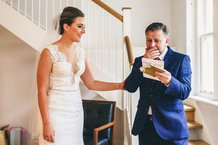 Bikin Haru, Kumpulan Momen Ekspresi Ayah Melihat Putrinya Berbaju Pengantin Bikin Haru, Kumpulan Momen Ekspresi Ayah Melihat Putrinya Berbaju Pengantin