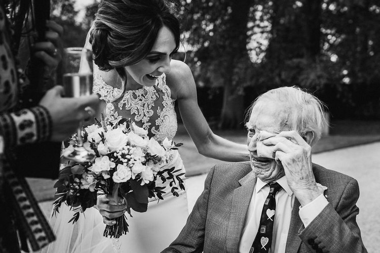 Bikin Haru, Kumpulan Momen Ekspresi Ayah Melihat Putrinya Berbaju Pengantin Bikin Haru, Kumpulan Momen Ekspresi Ayah Melihat Putrinya Berbaju Pengantin