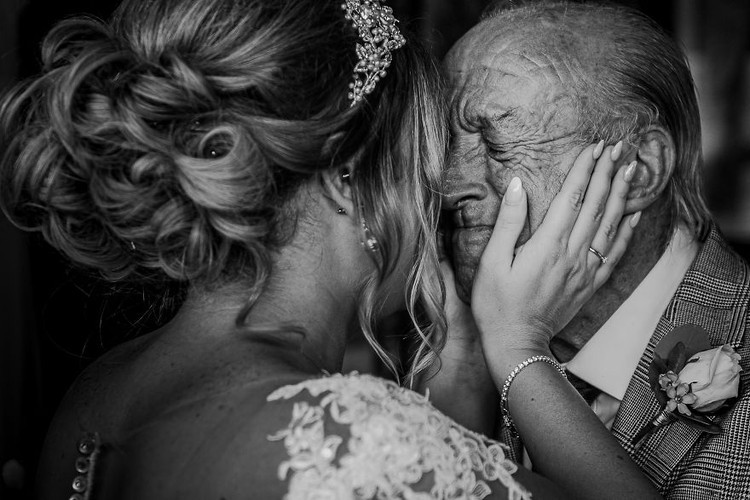 Bikin Haru, Kumpulan Momen Ekspresi Ayah Melihat Putrinya Berbaju Pengantin Bikin Haru, Kumpulan Momen Ekspresi Ayah Melihat Putrinya Berbaju Pengantin