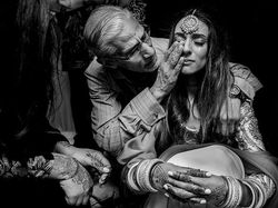 Bikin Haru, Kumpulan Momen Ayah Melihat Putrinya Berbaju Pengantin