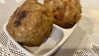 Selain menu di atas, Amali memiliki menu pelengkap seperti tahu dan tempe bacem (Rp 3.000/biji), perkedel kentang (Rp 5.000/ biji) dan tambahan telur asin (Rp 6.000). Foto: detikFood
