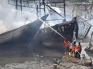 Kapolres Sebut Kebakaran di Pelabuhan Tegal Padam: 24 Kapal Terbakar