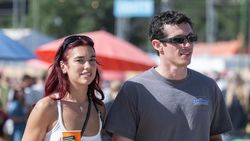 Potret Dua Lipa Wanita Tercantik Dunia di Mata Callum Turner