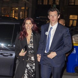 Tunangan Jadi James Bond, Dua Lipa Diincar Isi Soundtrack