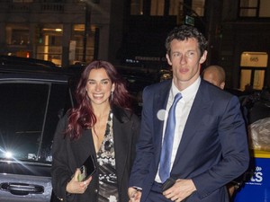 Tunangan Jadi James Bond, Dua Lipa Diincar Isi Soundtrack
