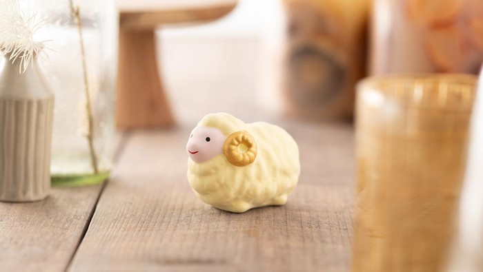 The Chinese/Japanese zodiac is a concept associated with the traditional Chinese calendar and fortune telling.The zodiac animals differ depending on the country.