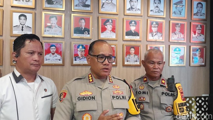 Kapolrestabes Medan Kombes Gidion Arif Setyawan saat memberikan keterangan. (Nizar Aldi/detikSumut)