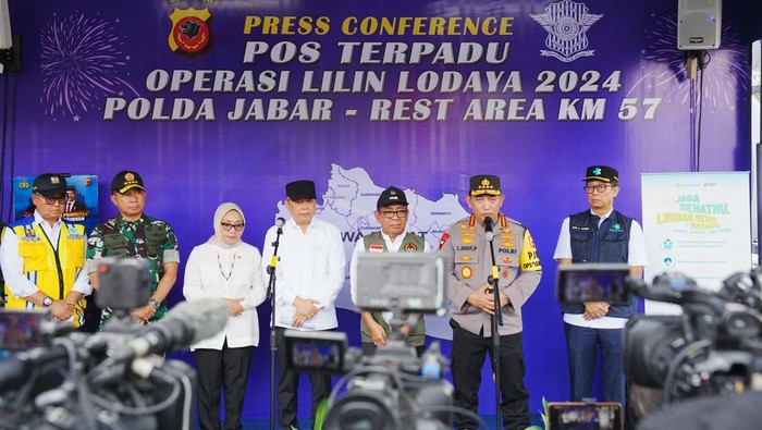 Kapolri Jenderal Listyo Sigit Prabowo meminta anggota TNI-Polri meningkatkan patroli selama masa libur Natal dan tahun baru 2025.  (dok Istimewa)