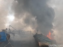 Video Kebakaran Belasan Kapal di Pelabuhan Tegal