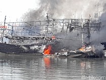 Penampakan Sejumlah Kapal Terbakar di Pelabuhan Tegal