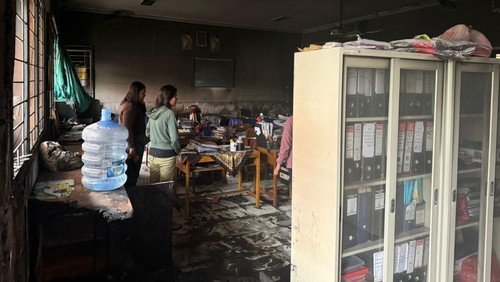 Kebakaran melanda ruang guru di SD Negeri 7 Jimbaran, Kuta Selatan, Badung, Bali, Kamis (26/12/2024). (Foto: Dok. Polresta Denpasar)