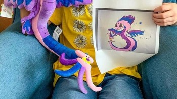 Sang naga yang punya sayap berwarna ungu. Foto: Brightside