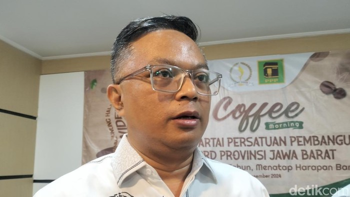 Ketua Fraksi PPP DPRD Jabar Zaini Shofari