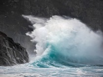 12 Pemancing Terhempas Gelombang Laut Semarang, 2 Tewas-3 Hilang