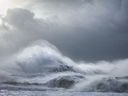 Kumpulan Foto Ombak, Menakjubkan Sekaligus Menakutkan