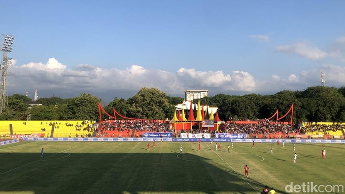 Laga Semen Padang FC vs Arema FC di Stadion Haji Agus Salim, Padang, Sumbar. (M. Afdal Afrianto/detikSumut)